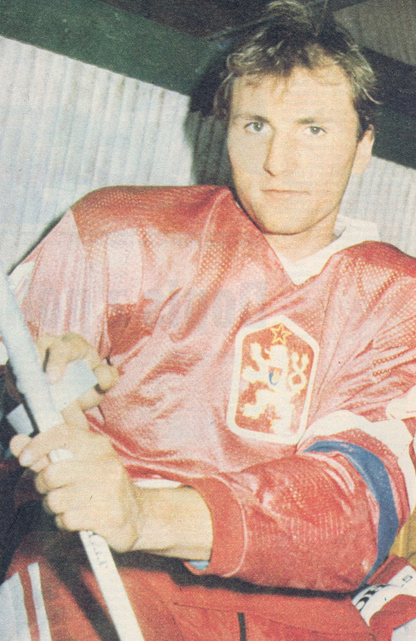 Petr Vlk se lvíčekm na hrudi.jpg